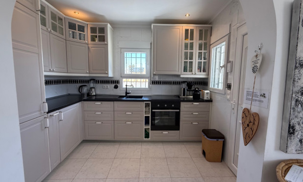 Resale - Villa - Torrevieja - Costa Blanca Sur