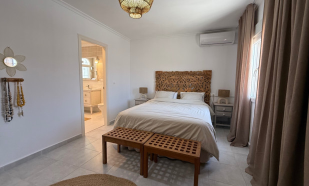 Resale - Villa - Torrevieja - Costa Blanca Sur