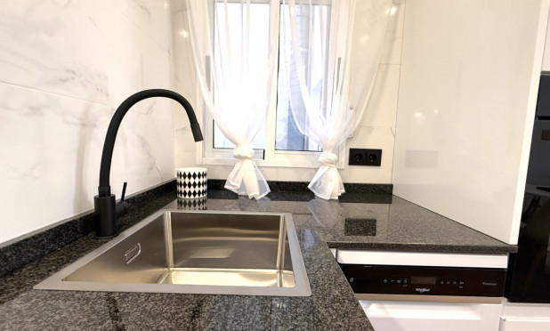 Resale - Apartment / flat - Torrevieja - Costa Blanca Sur
