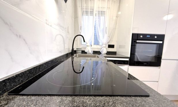 Resale - Apartment / flat - Torrevieja - Costa Blanca Sur