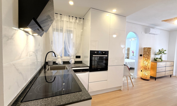 Resale - Apartment / flat - Torrevieja - Costa Blanca Sur