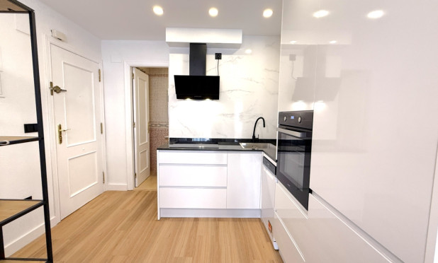 Resale - Apartment / flat - Torrevieja - Costa Blanca Sur