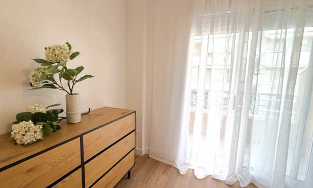 Resale - Apartment / flat - Torrevieja - Costa Blanca Sur