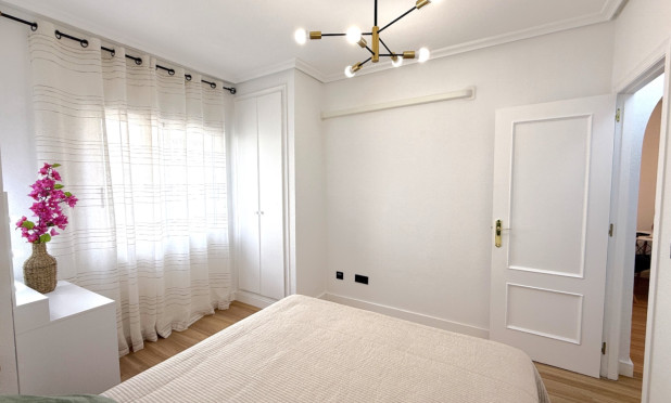Resale - Apartment / flat - Torrevieja - Costa Blanca Sur