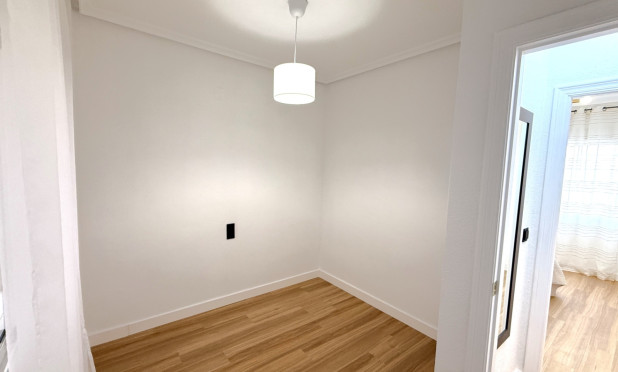 Resale - Apartment / flat - Torrevieja - Costa Blanca Sur