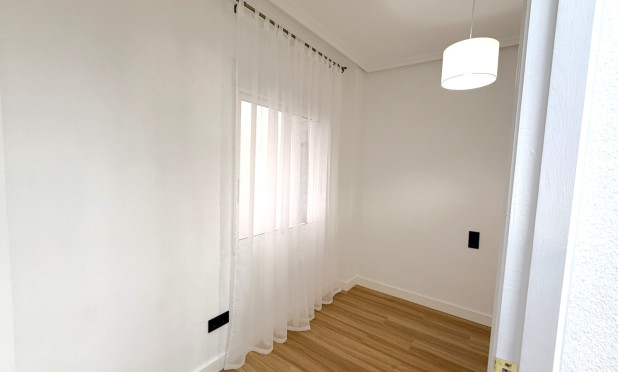 Resale - Apartment / flat - Torrevieja - Costa Blanca Sur