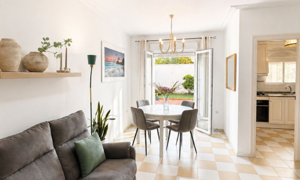Resale - Villa - Torrevieja - Nueva Torrevieja - Aguas Nuevas