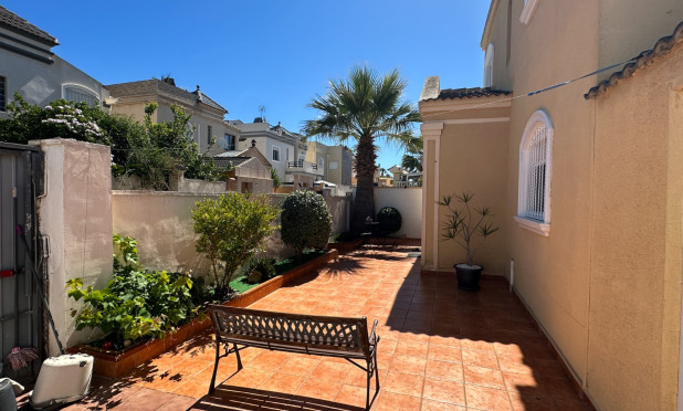 Resale - Villa - Torrevieja - Nueva Torrevieja - Aguas Nuevas