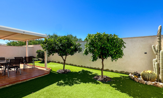 Resale - Villa - Torrevieja - Nueva Torrevieja - Aguas Nuevas