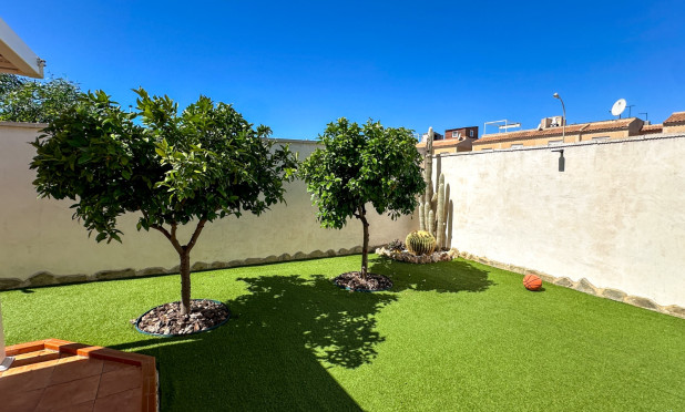 Resale - Villa - Torrevieja - Nueva Torrevieja - Aguas Nuevas
