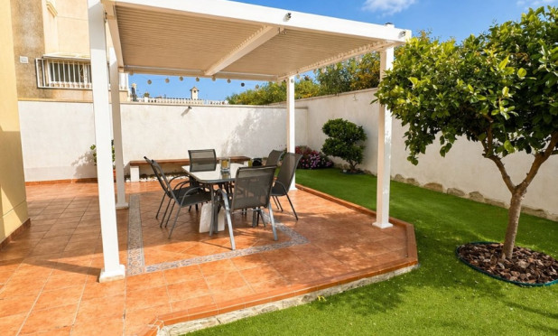 Resale - Villa - Torrevieja - Nueva Torrevieja - Aguas Nuevas