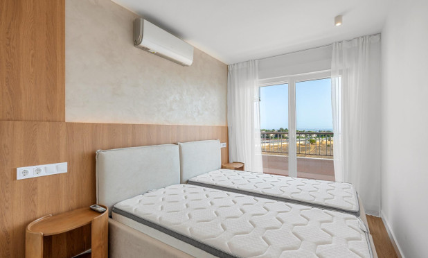 Odsprzedaż - Mieszkanie w bloku - Torrevieja - Punta Prima