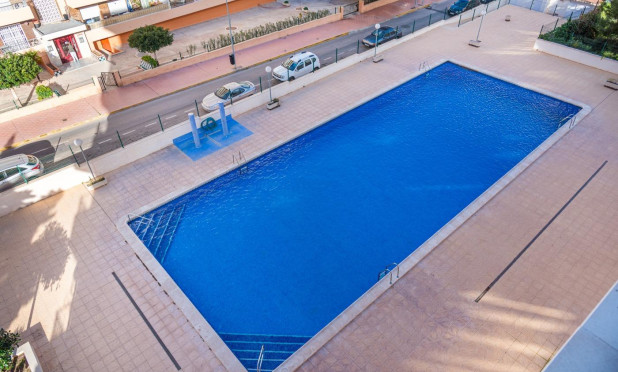 Odsprzedaż - Mieszkanie w bloku - Torrevieja - Punta Prima