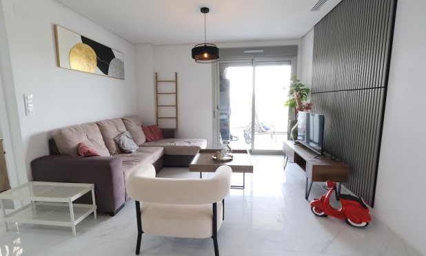 Odsprzedaż - Mieszkanie w bloku - Orihuela Costa - Villamartín