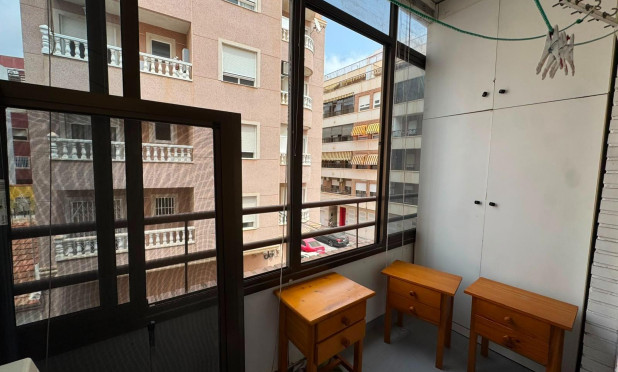 Wiederverkauf - Wohnung - Torrevieja - Centro