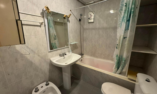 Wiederverkauf - Wohnung - Torrevieja - Centro
