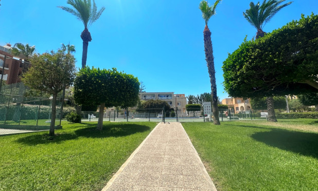 Resale - Townhouse - La Mata