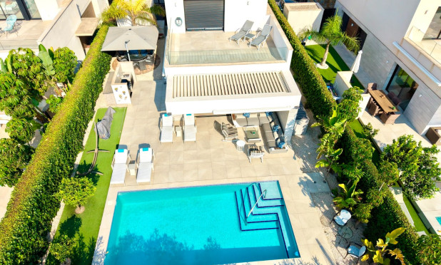 Resale - Villa - Los Montesinos - La Herrada