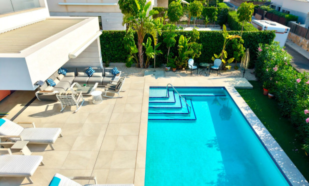 Resale - Villa - Los Montesinos - La Herrada