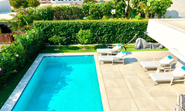 Resale - Villa - Los Montesinos - La Herrada