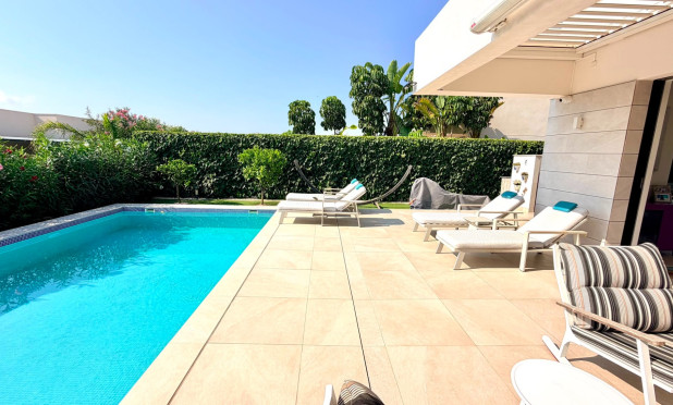 Resale - Villa - Los Montesinos - La Herrada