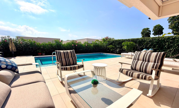 Resale - Villa - Los Montesinos - La Herrada