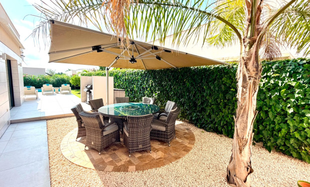 Resale - Villa - Los Montesinos - La Herrada