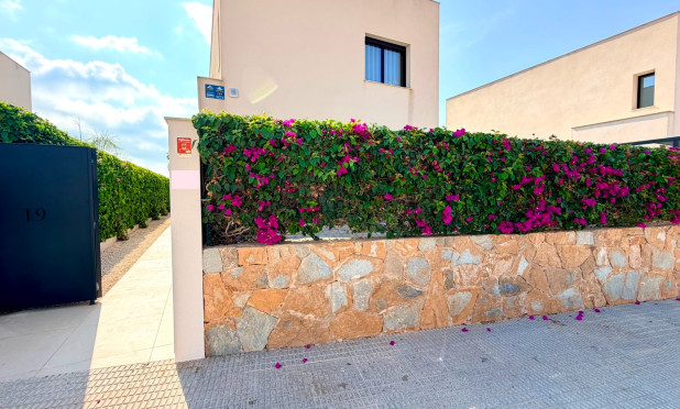Resale - Villa - Los Montesinos - La Herrada