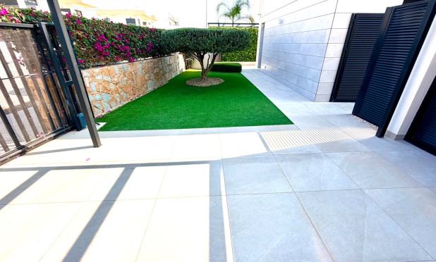 Resale - Villa - Los Montesinos - La Herrada