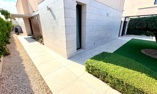 Resale - Villa - Los Montesinos - La Herrada