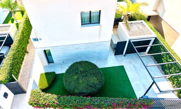 Resale - Villa - Los Montesinos - La Herrada