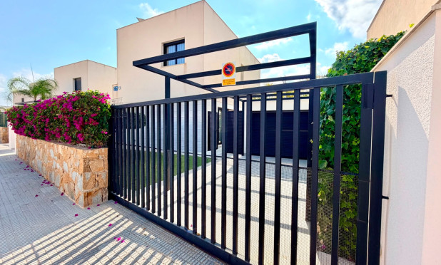 Resale - Villa - Los Montesinos - La Herrada