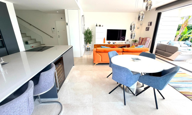 Resale - Villa - Los Montesinos - La Herrada
