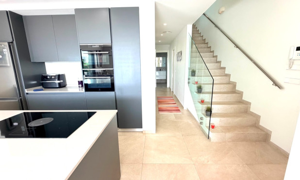 Resale - Villa - Los Montesinos - La Herrada