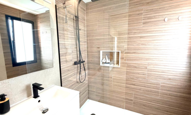 Resale - Villa - Los Montesinos - La Herrada