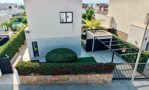 Resale - Villa - Los Montesinos - La Herrada