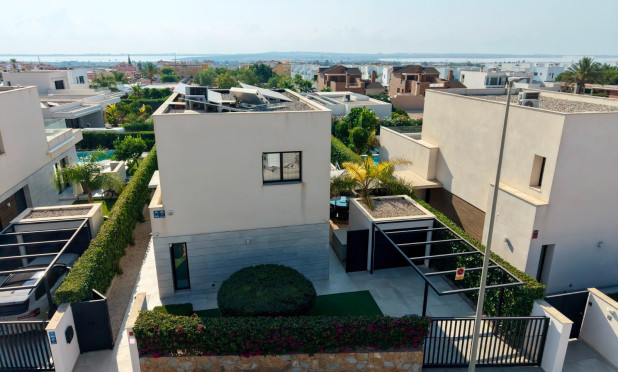 Resale - Villa - Los Montesinos - La Herrada