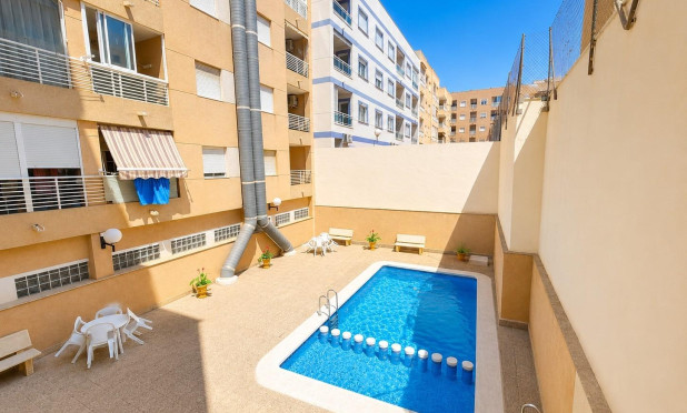 Resale - Apartment / flat - Torrevieja - Estacion de autobuses
