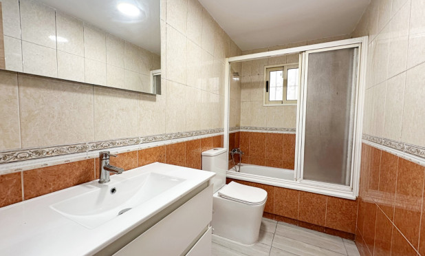 Odsprzedaż - Mieszkanie w bloku - Torrevieja - torrevieja