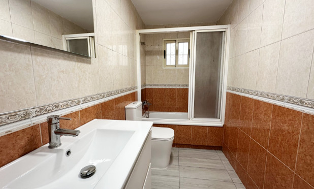 Odsprzedaż - Mieszkanie w bloku - Torrevieja - torrevieja