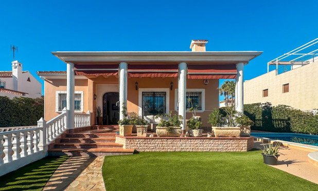 Odsprzedaż - Villa - La Mata