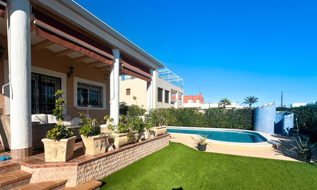 Odsprzedaż - Villa - La Mata