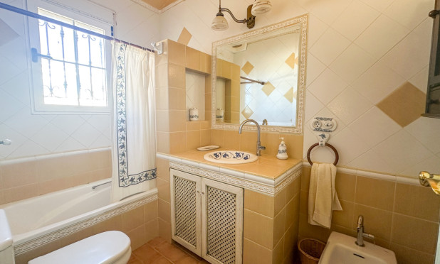Odsprzedaż - Villa - La Mata