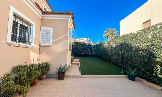Odsprzedaż - Villa - La Mata