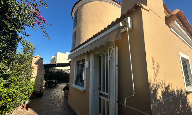 Odsprzedaż - Villa - La Mata