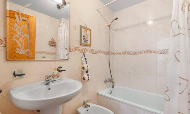 Odsprzedaż - Mieszkanie w bloku - Torrevieja - Nueva Torrevieja