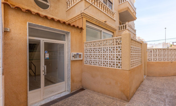 Odsprzedaż - Mieszkanie w bloku - Torrevieja - Nueva Torrevieja