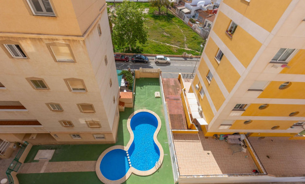Odsprzedaż - Mieszkanie w bloku - Torrevieja - Nueva Torrevieja