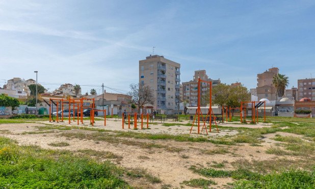 Odsprzedaż - Mieszkanie w bloku - Torrevieja - Nueva Torrevieja