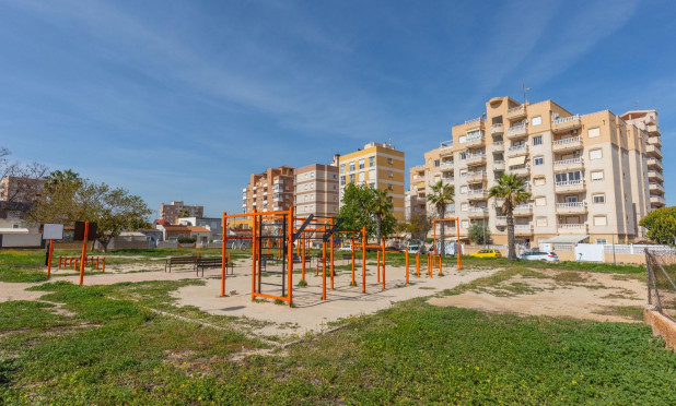 Odsprzedaż - Mieszkanie w bloku - Torrevieja - Nueva Torrevieja